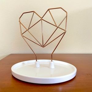 🏝️Big $5 Sale! 🏝️Elegant White and Gold Jewelry Stand